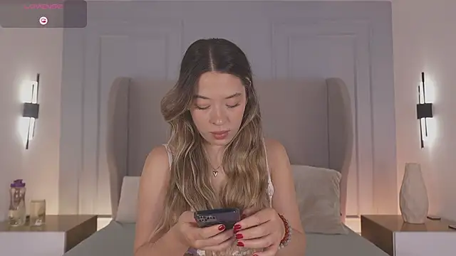 chloe d online show from July 29, 11:30 am