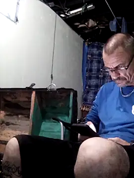 deepstroker42071 online show from October 5, 9:45 pm