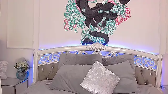 CrissyTaylor online show from December 8, 3:43 am