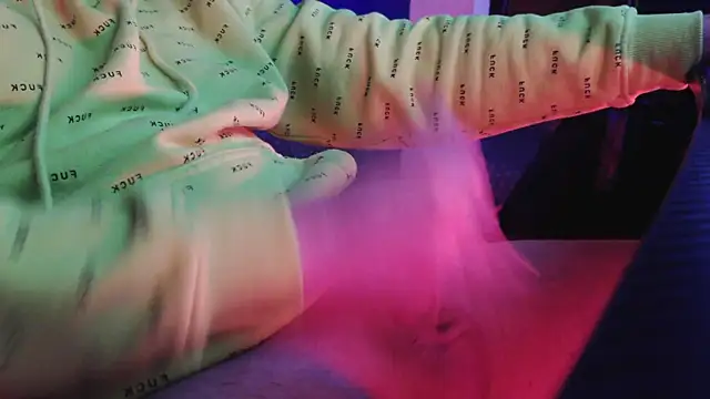 auilein online show from February 1, 9:40 pm