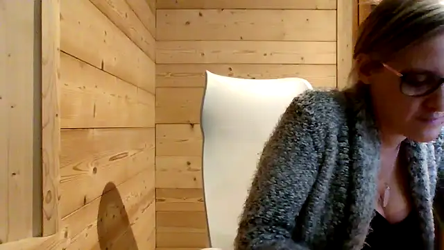 Madame Callie online show from December 1, 4:01 pm