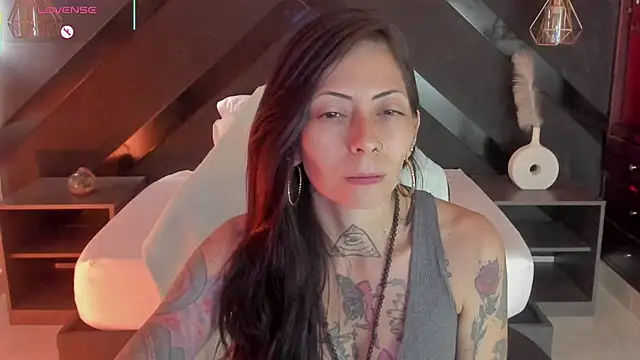 Snapshot of dark_gotica chatting on February 14, 7:32 pm dark gotica online show from February 14, 7:32 pm