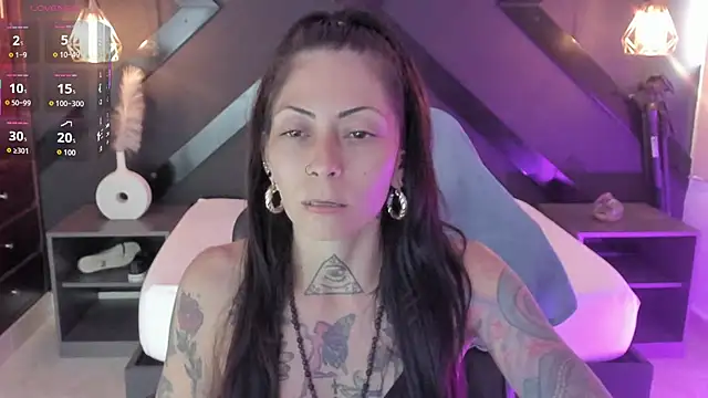 Snapshot of dark_gotica chatting on February 24, 7:12 pm dark gotica online show from February 24, 7:12 pm