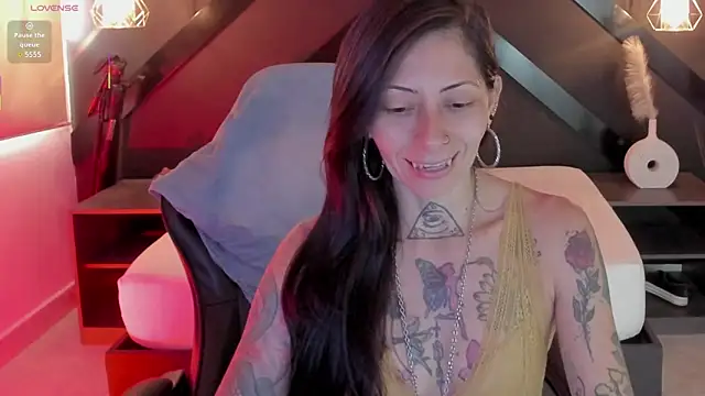 Snapshot of dark_gotica chatting on February 28, 12:28 pm dark gotica online show from February 28, 12:28 pm