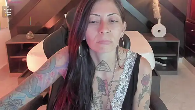 Snapshot of dark_gotica chatting on March 6, 7:10 pm dark gotica online show from March 6, 7:10 pm