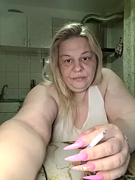 Snapshot of AriannaMilf chatting on April 8, 9:04 pm AriannaMilf online show from April 8, 9:04 pm