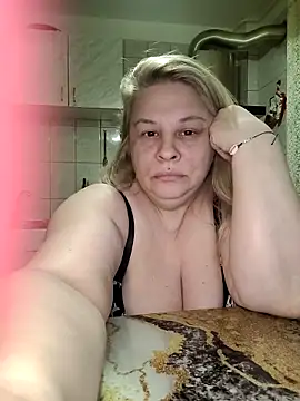 Snapshot of AriannaMilf chatting on May 2, 10:37 pm AriannaMilf online show from May 2, 10:37 pm