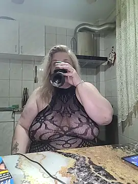 Snapshot of AriannaMilf chatting on May 8, 10:04 pm AriannaMilf online show from May 8, 10:04 pm