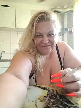 Snapshot of AriannaMilf chatting on June 13, 3:32 pm AriannaMilf online show from June 13, 3:32 pm