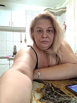 Snapshot of AriannaMilf chatting on July 9, 9:08 pm AriannaMilf online show from July 9, 9:08 pm