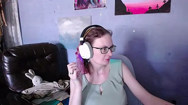 Snapshot of FunAfterDark chatting on December 8, 12:52 pm FunAfterDark online show from December 8, 12:52 pm