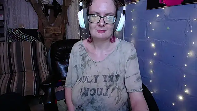 Snapshot of FunAfterDark chatting on December 9, 10:52 pm FunAfterDark online show from December 9, 10:52 pm