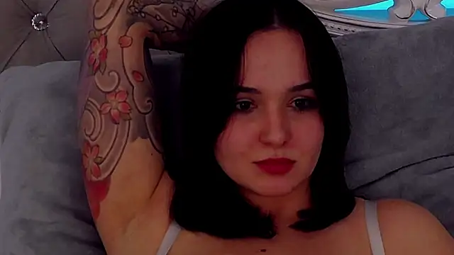 Snapshot of MeIisaLove chatting on March 8, 2:04 am MeIisaLove online show from March 8, 2:04 am