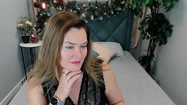 Adele Russo online show from December 18, 4:06 pm