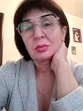 AlbinaXPretty online show from December 15, 9:45 am