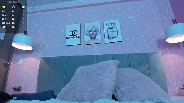 dolly zoe online show from February 22, 8:29 am