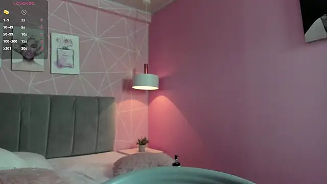 dolly zoe online show from March 22, 6:58 pm