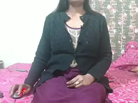 Snapshot of nikitahot3 chatting on February 7, 12:53 am nikitahot3 online show from February 7, 12:53 am