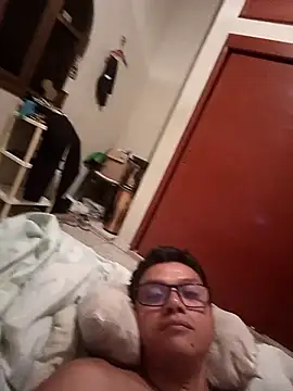 Snapshot of VzlChubbyHunter chatting on March 31, 5:08 am VzlChubbyHunter online show from March 31, 5:08 am