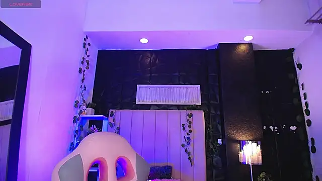 Snapshot of helen_bunnnyx chatting on February 13, 8:48 am helen bunnnyx online show from February 13, 8:48 am
