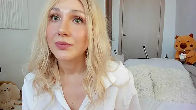 Snapshot of CarolMay chatting on July 21, 7:32 am CarolMay online show from July 21, 7:32 am