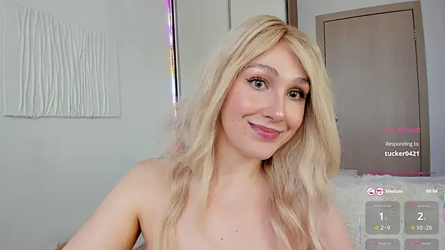 Snapshot of CarolMay chatting on August 3, 9:37 am CarolMay online show from August 3, 9:37 am