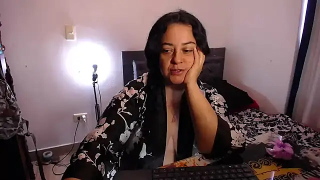 lucia vonne  online show from July 27, 7:32 pm