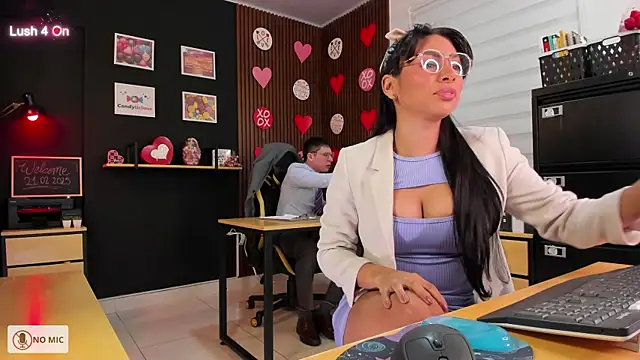 Office Naughty Girl online show from February 21, 10:15 pm