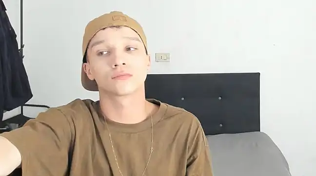 angelcortes online show from December 23, 10:01 pm