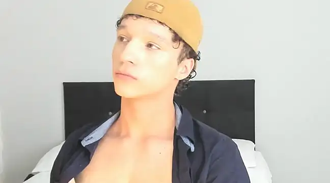 angelcortes online show from February 22, 8:42 pm