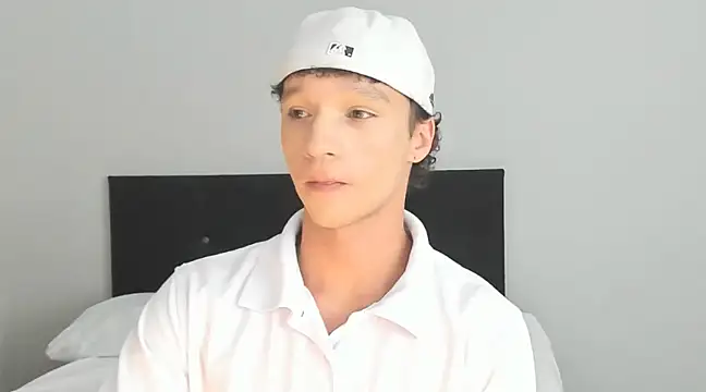 angelcortes online show from February 28, 5:15 am