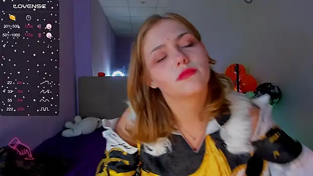 Snapshot of DellaRowe chatting on November 5, 1:11 pm DellaRowe online show from November 5, 1:11 pm