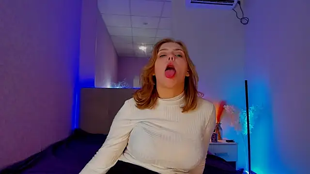 Snapshot of DellaRowe chatting on November 10, 1:10 pm DellaRowe online show from November 10, 1:10 pm