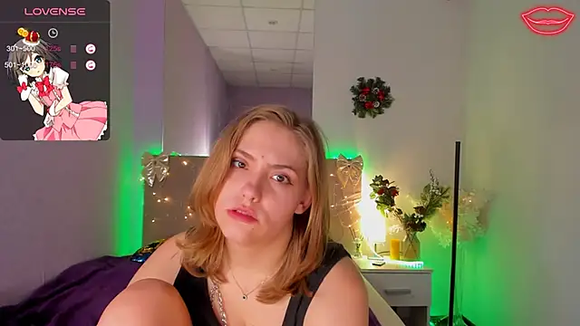 Snapshot of DellaRowe chatting on December 15, 6:34 pm DellaRowe online show from December 15, 6:34 pm