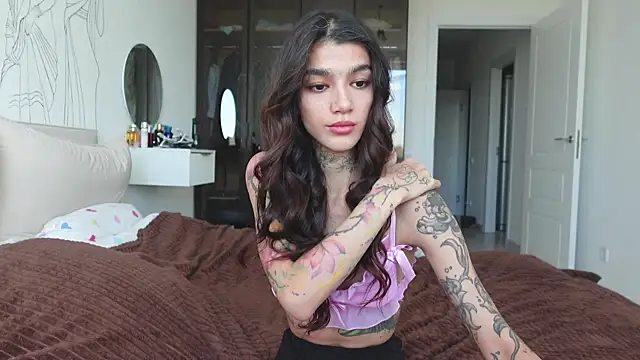 Snapshot of vinkitinkii chatting on October 7, 6:54 am vinkitinkii online show from October 7, 6:54 am