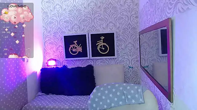 lili hott63 online show from December 3, 7:44 pm