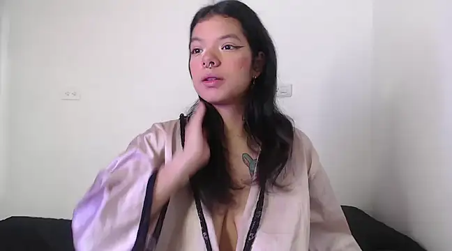 Snapshot of yungelitamor_ chatting on January 8, 5:05 am yungelitamor online show from January 8, 5:05 am