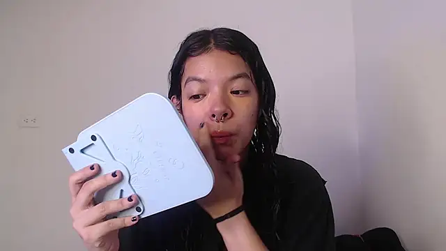 Snapshot of yungelitamor_ chatting on January 16, 4:49 am yungelitamor online show from January 16, 4:49 am