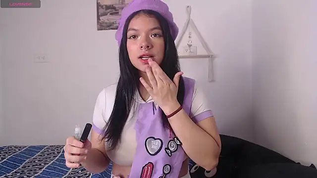 Snapshot of yungelitamor_ chatting on February 27, 8:17 am yungelitamor online show from February 27, 8:17 am