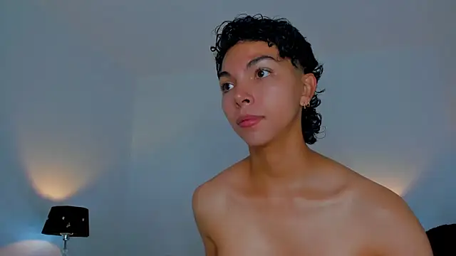 xhenisa  online show from November 11, 6:30 pm