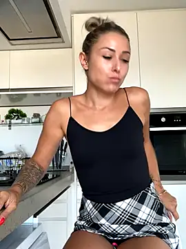 Snapshot of petrouchkaaa_ chatting on October 2, 9:16 am petrouchkaaa  online show from October 2, 9:16 am