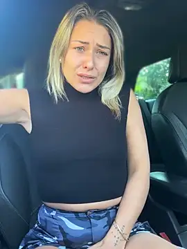 Snapshot of petrouchkaaa_ chatting on October 18, 8:59 am petrouchkaaa  online show from October 18, 8:59 am