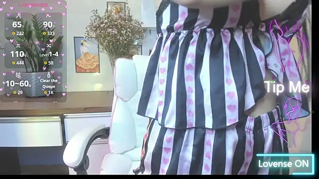 Snapshot of Mimini- chatting on January 13, 4:51 am Mimini- online show from January 13, 4:51 am