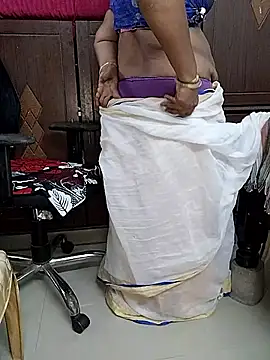 Snapshot of yours-kavaya chatting on October 11, 6:45 am yours-kavaya online show from October 11, 6:45 am