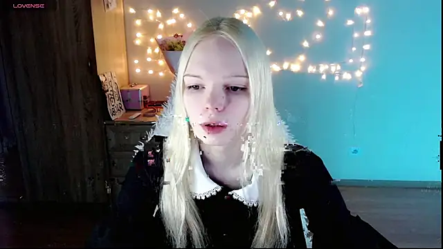 Emily Nyaffee online show from February 26, 11:04 pm