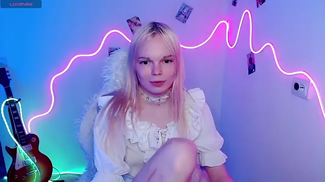 Emily Nyaffee online show from October 31, 5:25 pm