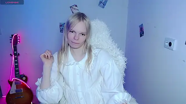 Snapshot of Emily_Nyaffee chatting on February 14, 4:15 pm Emily Nyaffee online show from February 14, 4:15 pm