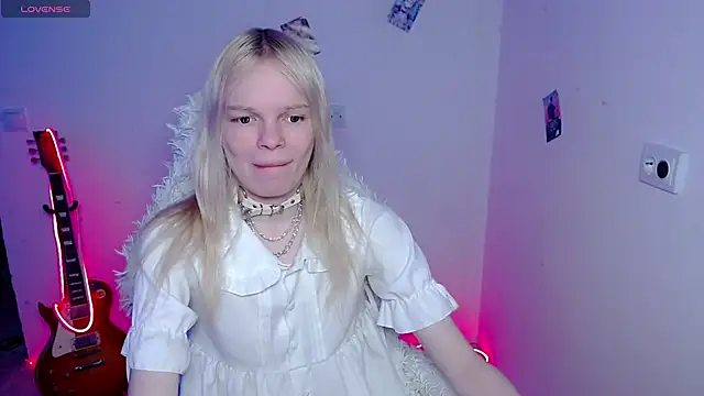 Snapshot of Emily_Nyaffee chatting on March 6, 10:45 am Emily Nyaffee online show from March 6, 10:45 am