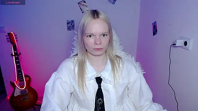 Snapshot of Emily_Nyaffee chatting on March 9, 8:51 am Emily Nyaffee online show from March 9, 8:51 am