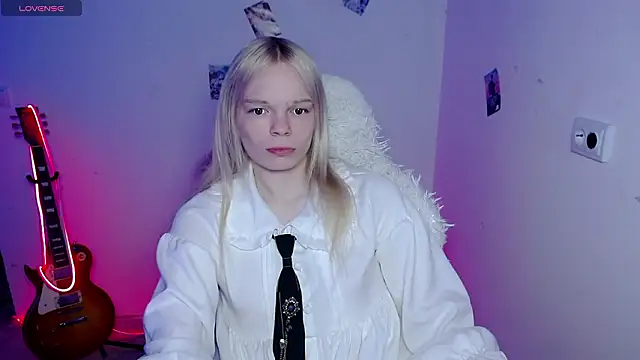 Snapshot of Emily_Nyaffee chatting on March 10, 4:06 am Emily Nyaffee online show from March 10, 4:06 am